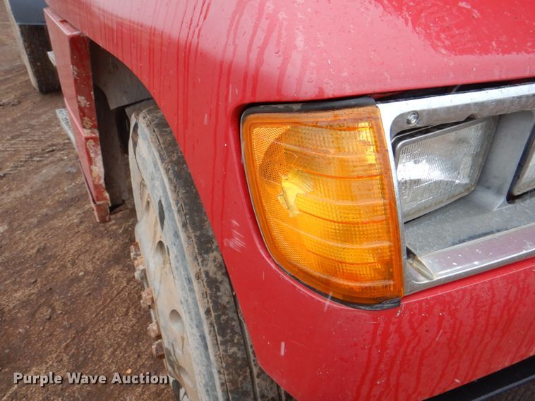 image for item II9898 1993 Freightliner FLD120  semi truck