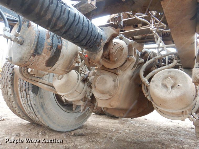 image for item II9898 1993 Freightliner FLD120  semi truck