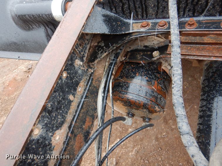 image for item II9898 1993 Freightliner FLD120  semi truck