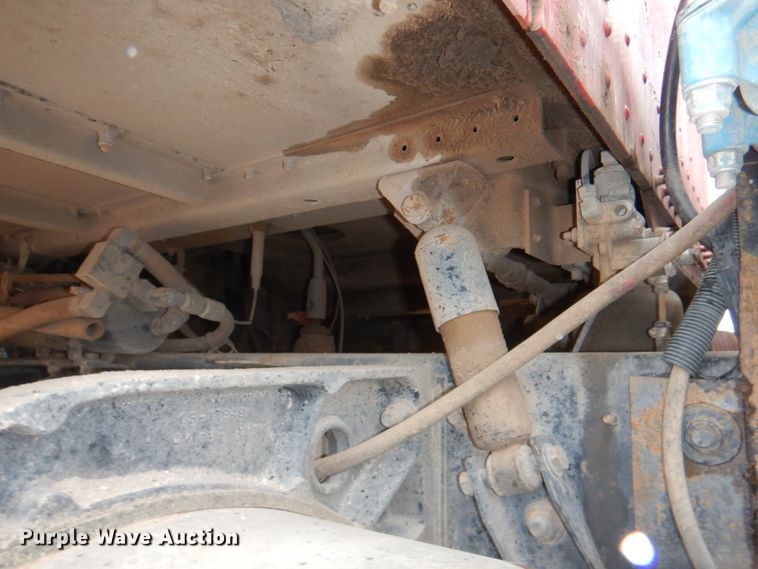 image for item II9898 1993 Freightliner FLD120  semi truck