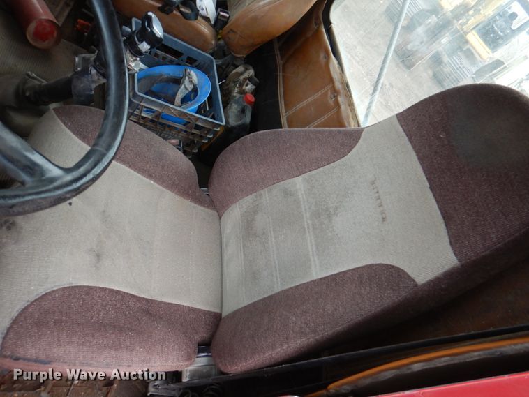 image for item II9898 1993 Freightliner FLD120  semi truck