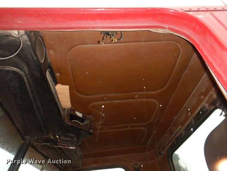 image for item II9898 1993 Freightliner FLD120  semi truck