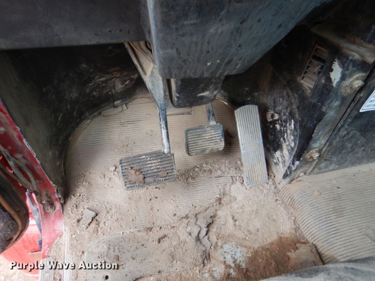 image for item II9898 1993 Freightliner FLD120  semi truck