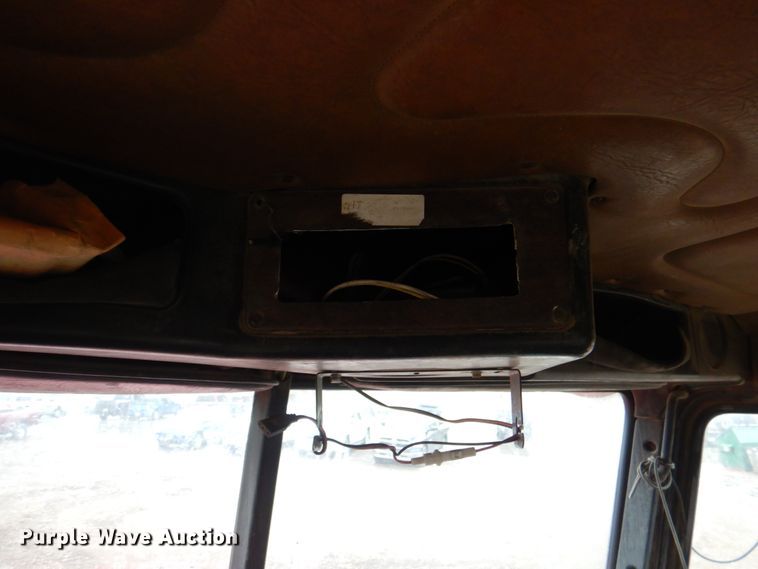 image for item II9898 1993 Freightliner FLD120  semi truck