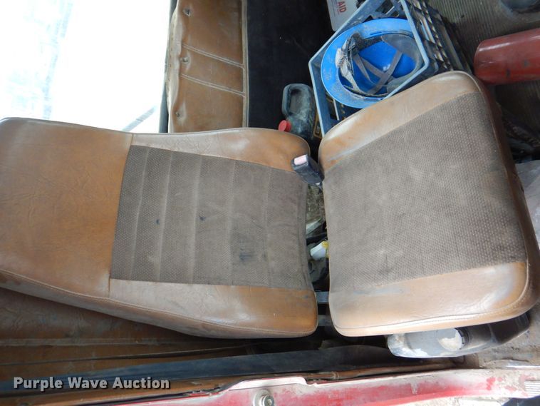 image for item II9898 1993 Freightliner FLD120  semi truck