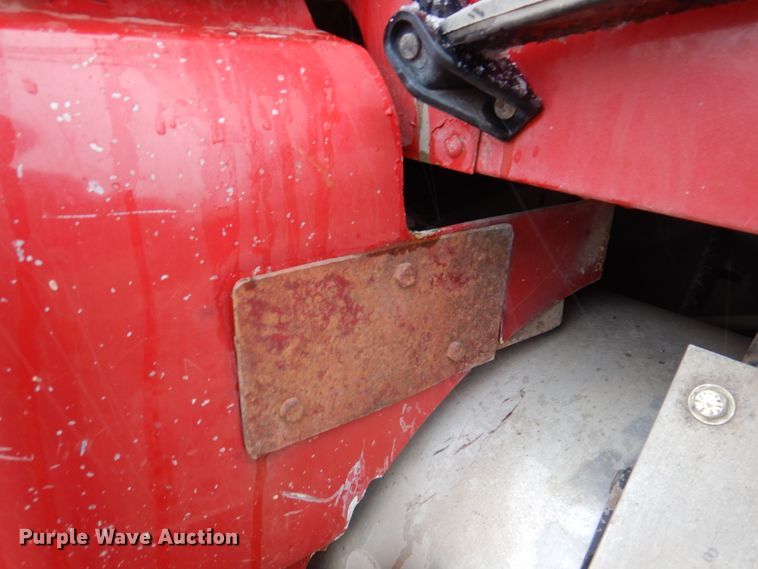 image for item II9898 1993 Freightliner FLD120  semi truck