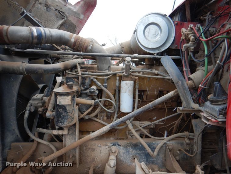 image for item II9898 1993 Freightliner FLD120  semi truck