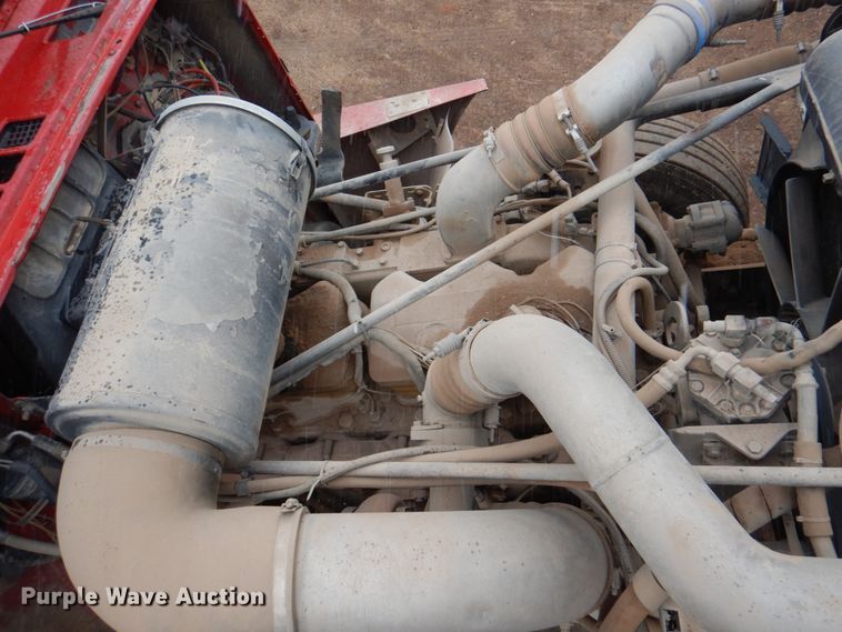 image for item II9898 1993 Freightliner FLD120  semi truck