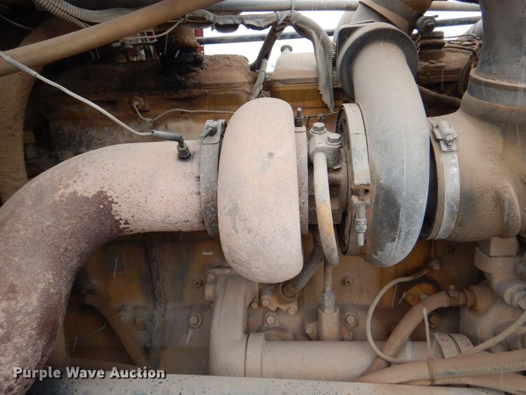 image for item II9898 1993 Freightliner FLD120  semi truck