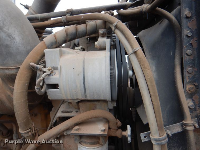 image for item II9898 1993 Freightliner FLD120  semi truck