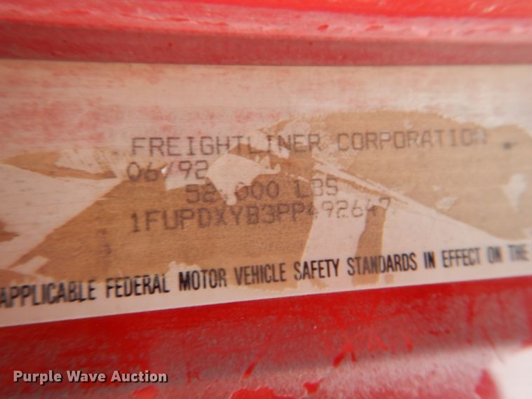 image for item II9898 1993 Freightliner FLD120  semi truck