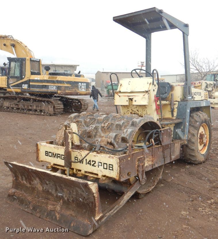 image for item II9899 1990 Bomag BW142PDB  single drum vibratory roller