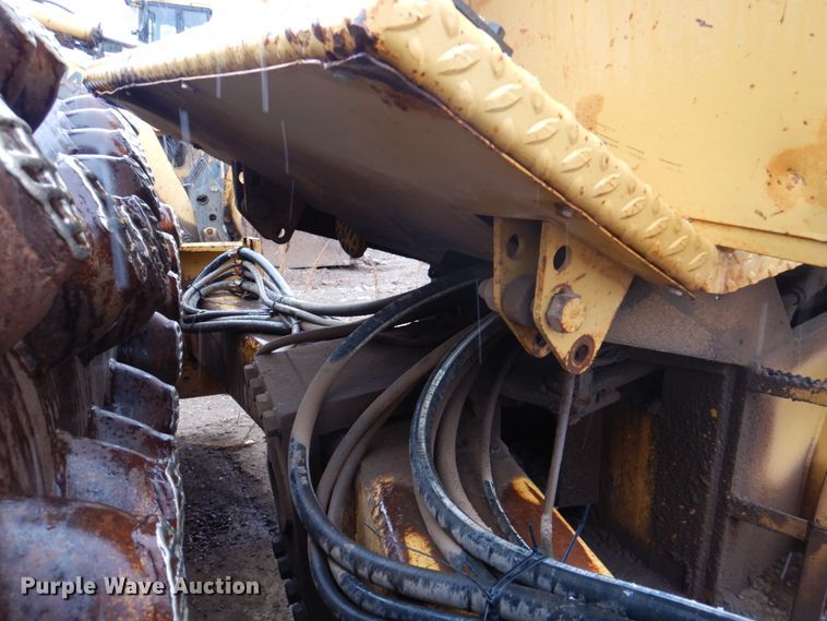 image for item II9901 1989 Caterpillar CP-563  single drum roller