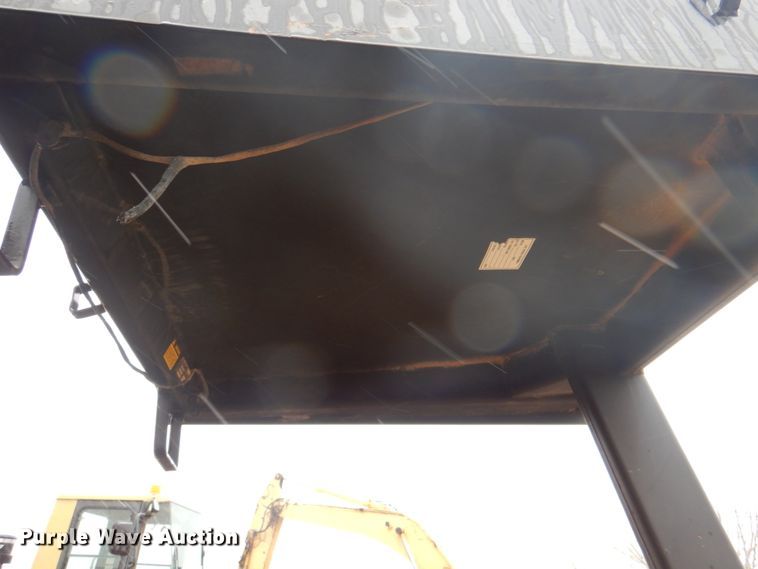 image for item II9901 1989 Caterpillar CP-563  single drum roller