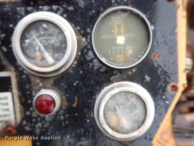 image for item II9901 1989 Caterpillar CP-563  single drum roller