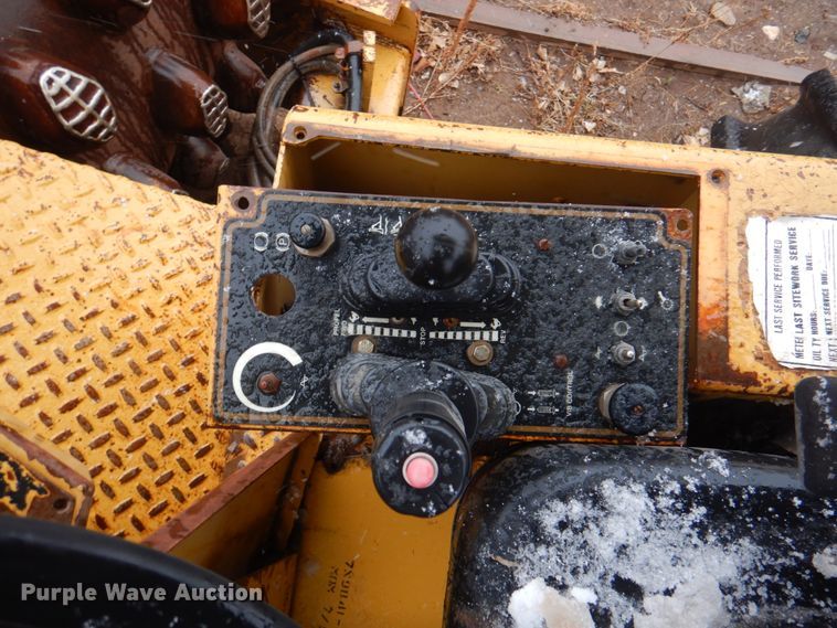 image for item II9901 1989 Caterpillar CP-563  single drum roller