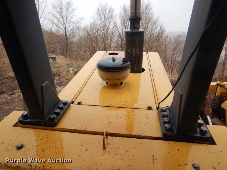 image for item II9901 1989 Caterpillar CP-563  single drum roller