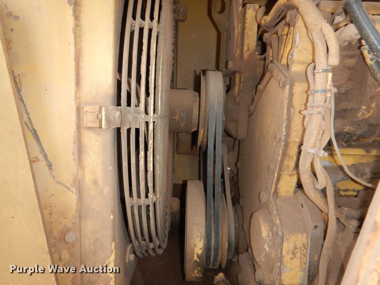 image for item II9901 1989 Caterpillar CP-563  single drum roller