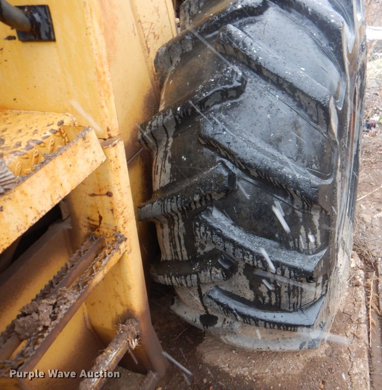 image for item II9901 1989 Caterpillar CP-563  single drum roller