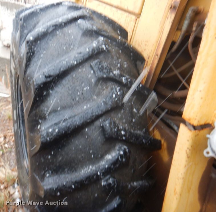 image for item II9901 1989 Caterpillar CP-563  single drum roller