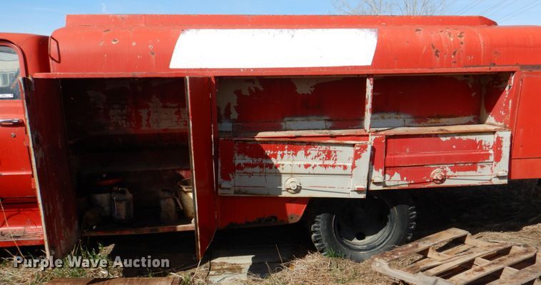 image for item II9905 Chevrolet C50  lube truck