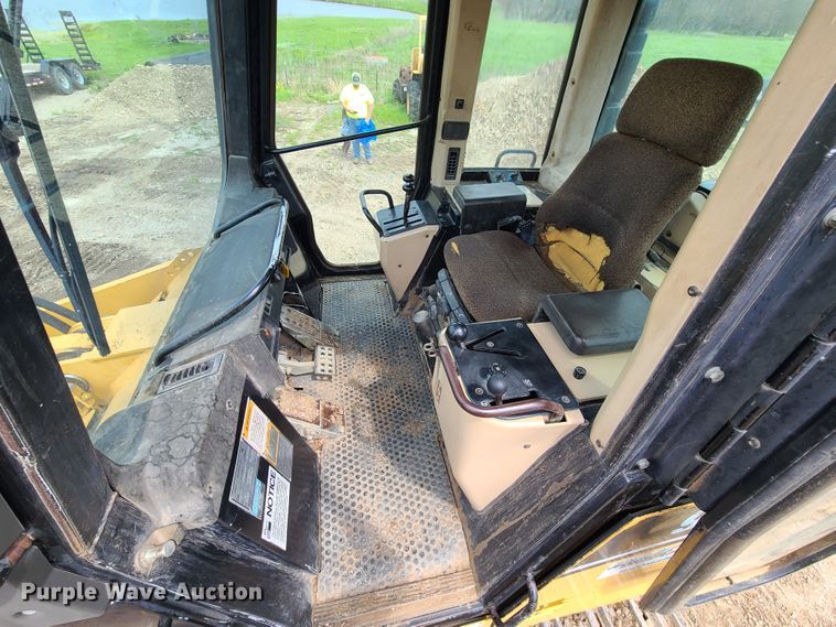 image for item IJ9004 1996 Caterpillar 953C  track loader