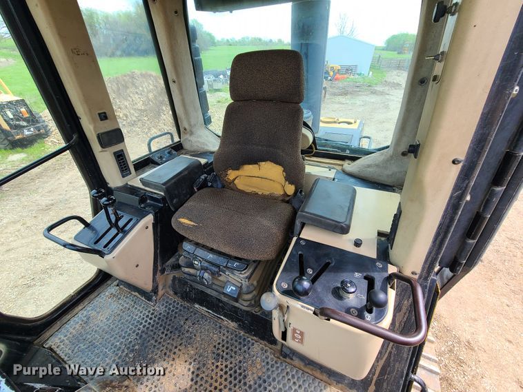 image for item IJ9004 1996 Caterpillar 953C  track loader