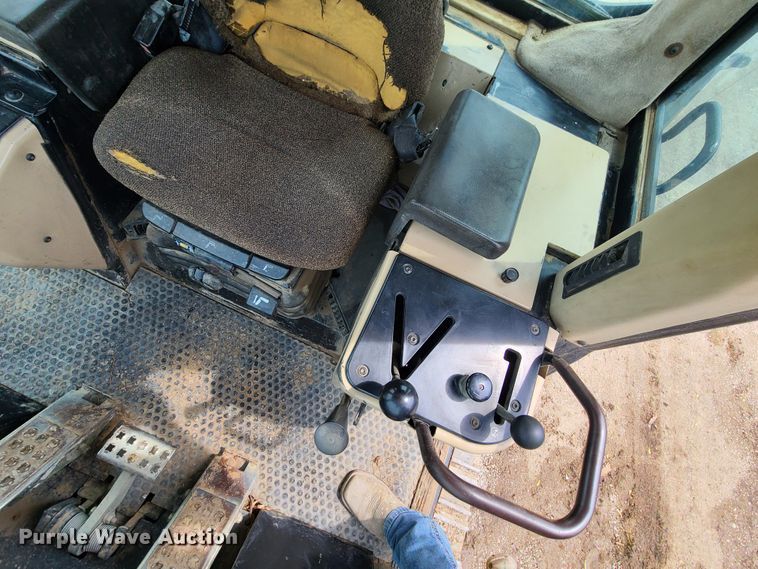 image for item IJ9004 1996 Caterpillar 953C  track loader