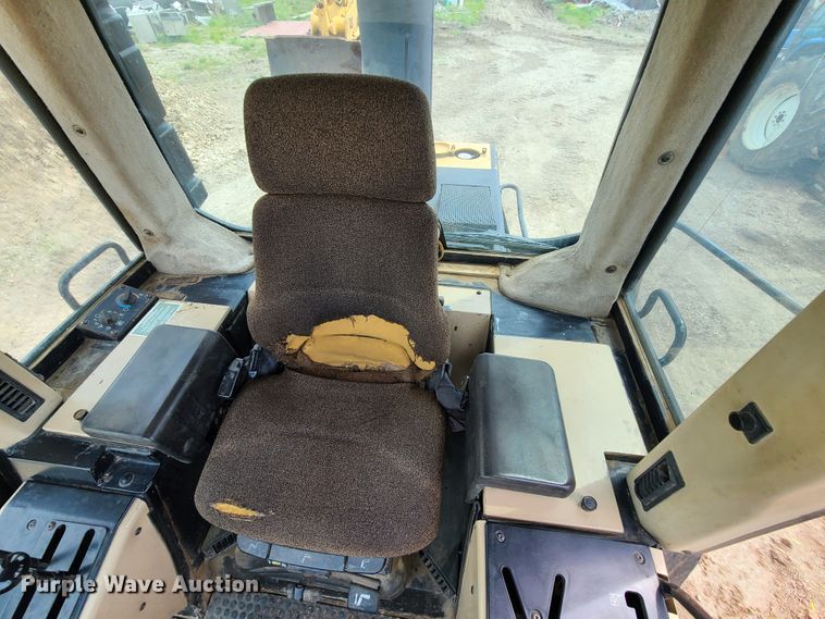 image for item IJ9004 1996 Caterpillar 953C  track loader