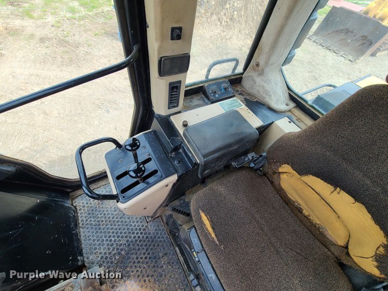 image for item IJ9004 1996 Caterpillar 953C  track loader