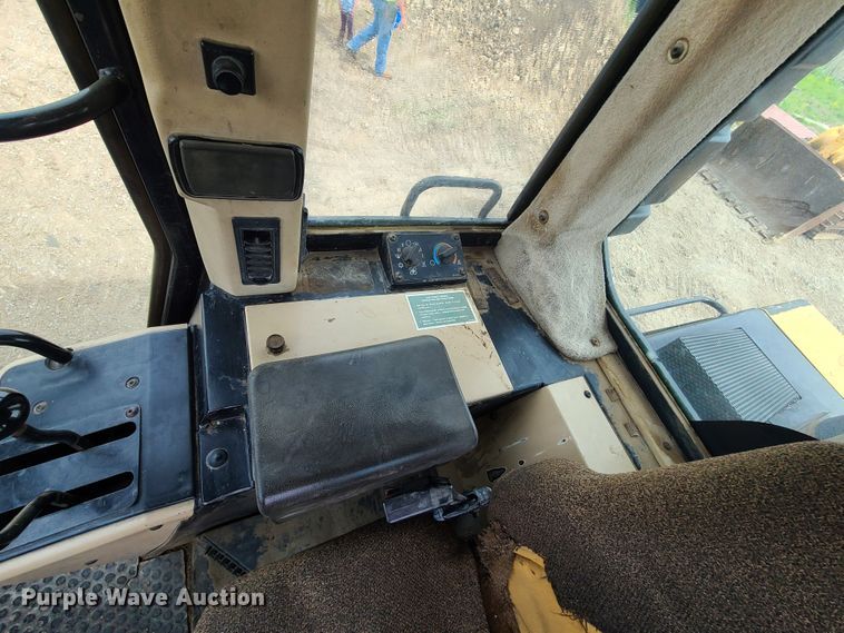 image for item IJ9004 1996 Caterpillar 953C  track loader