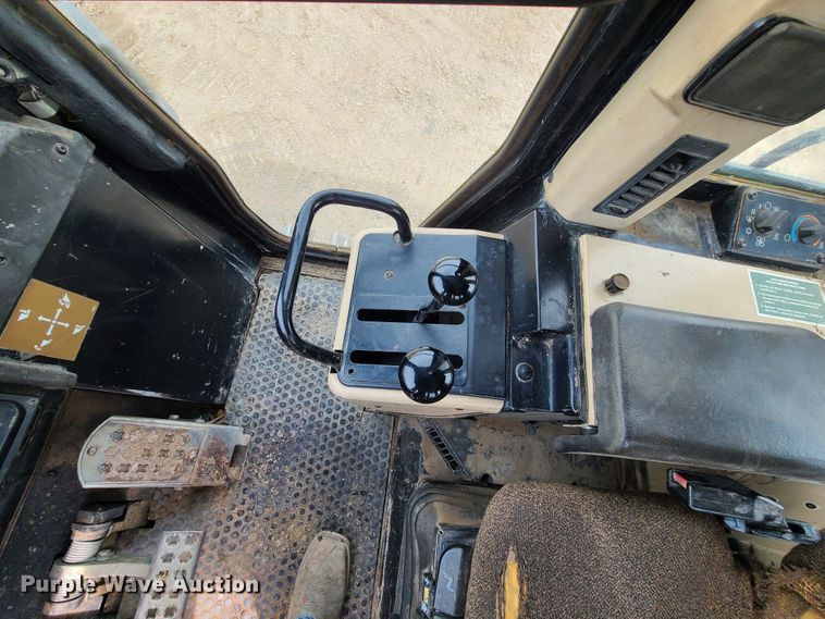 image for item IJ9004 1996 Caterpillar 953C  track loader