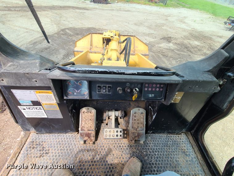 image for item IJ9004 1996 Caterpillar 953C  track loader
