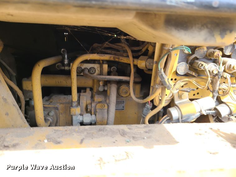 image for item IJ9004 1996 Caterpillar 953C  track loader
