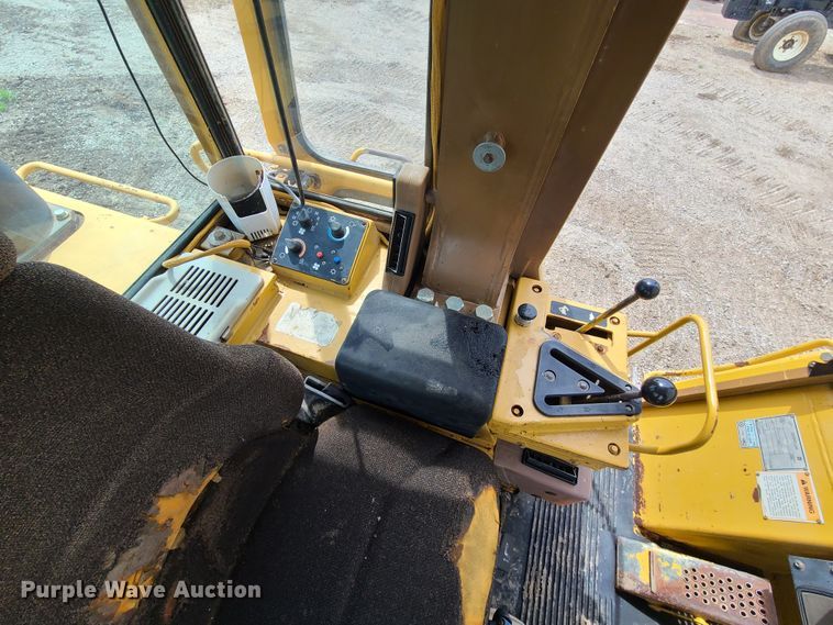 image for item IJ9005 1997 Caterpillar 963B  track loader