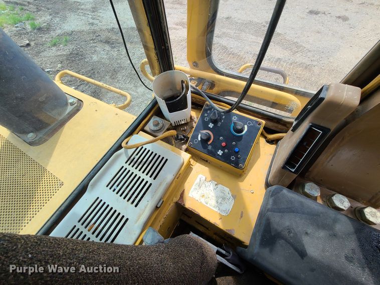 image for item IJ9005 1997 Caterpillar 963B  track loader