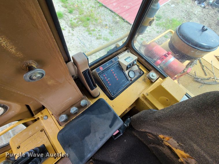 image for item IJ9005 1997 Caterpillar 963B  track loader