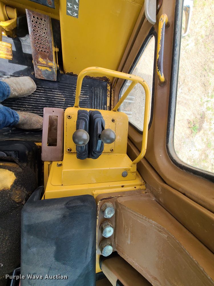 image for item IJ9005 1997 Caterpillar 963B  track loader