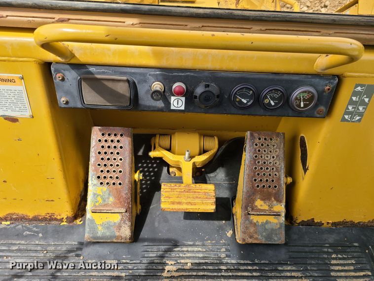 image for item IJ9005 1997 Caterpillar 963B  track loader