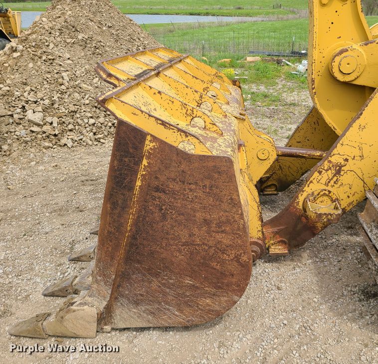 image for item IJ9005 1997 Caterpillar 963B  track loader