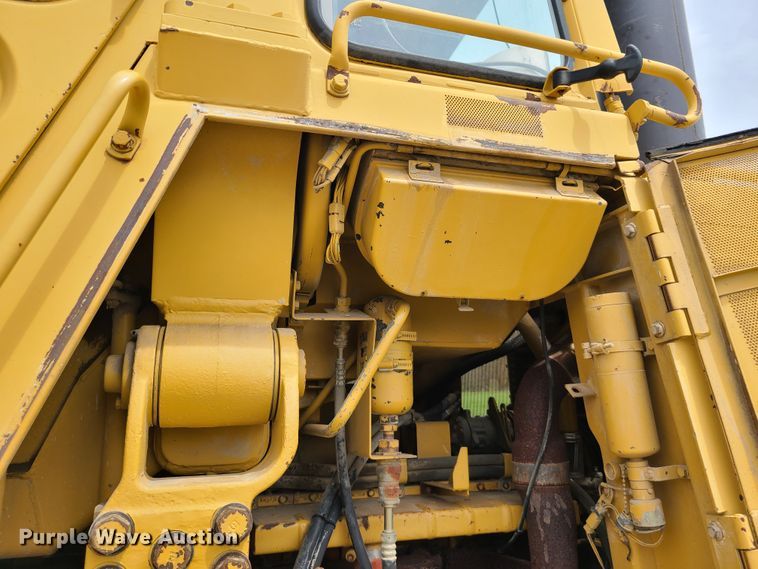 image for item IJ9005 1997 Caterpillar 963B  track loader
