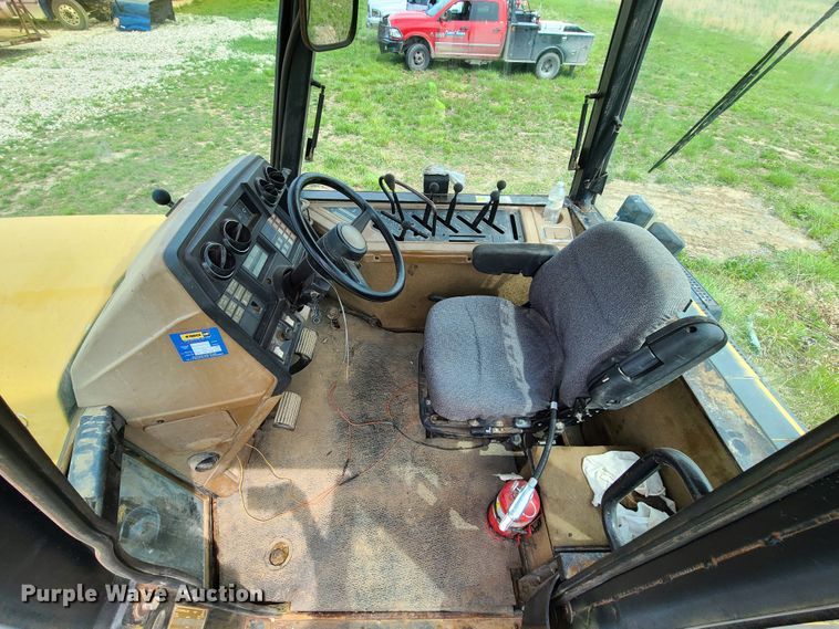 image for item IJ9006 1987 Caterpillar Challenger 65  tractor