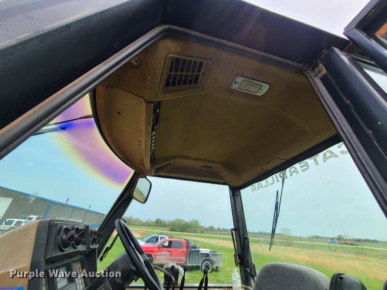 image for item IJ9006 1987 Caterpillar Challenger 65  tractor