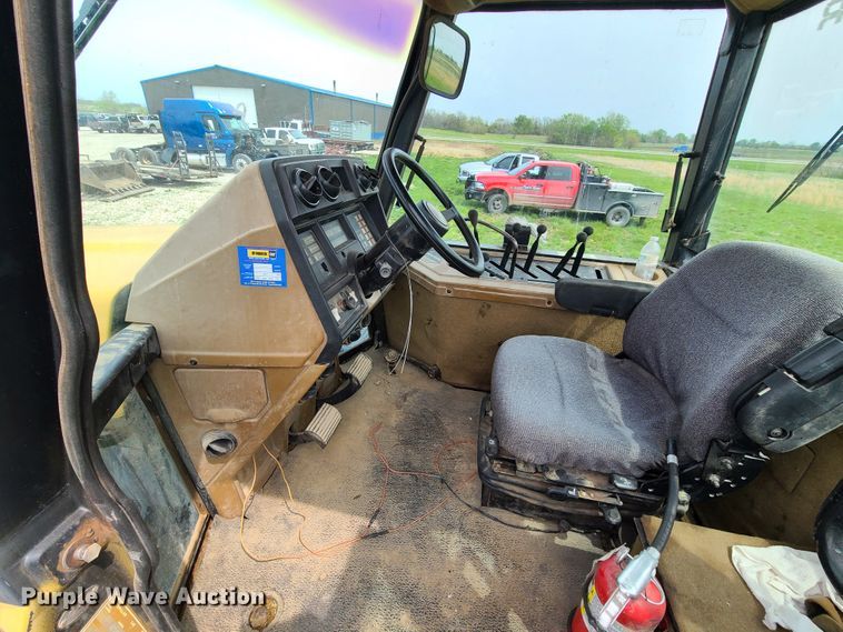 image for item IJ9006 1987 Caterpillar Challenger 65  tractor