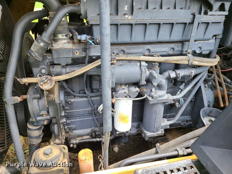 image for item IJ9006 1987 Caterpillar Challenger 65  tractor