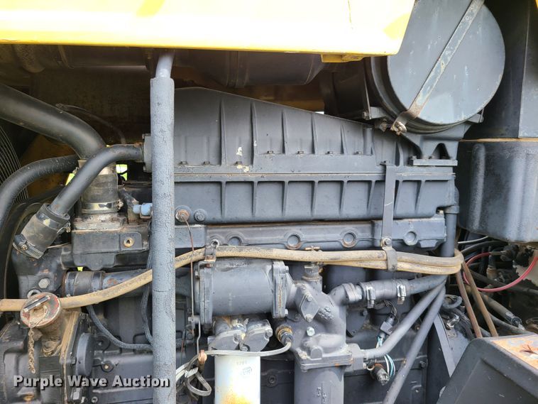 image for item IJ9006 1987 Caterpillar Challenger 65  tractor