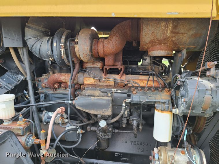 image for item IJ9006 1987 Caterpillar Challenger 65  tractor