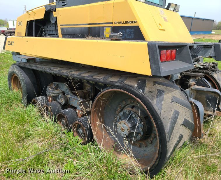 image for item IJ9006 1987 Caterpillar Challenger 65  tractor