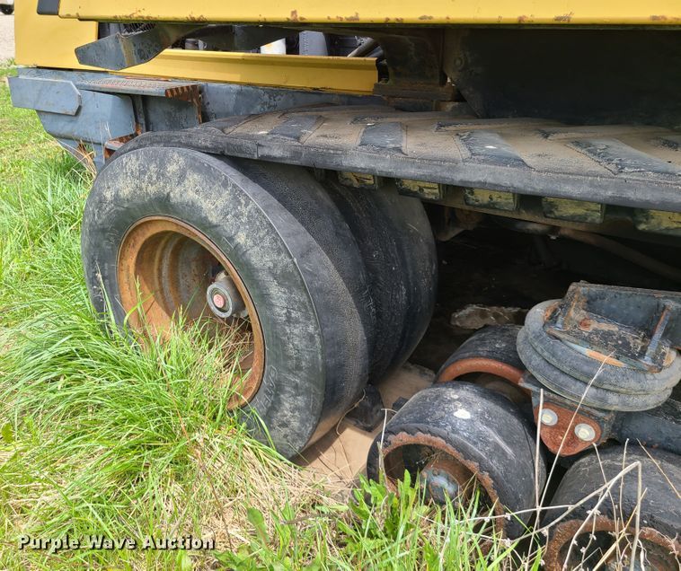 image for item IJ9006 1987 Caterpillar Challenger 65  tractor