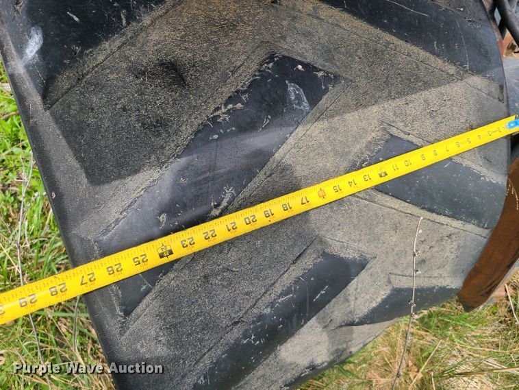 image for item IJ9006 1987 Caterpillar Challenger 65  tractor